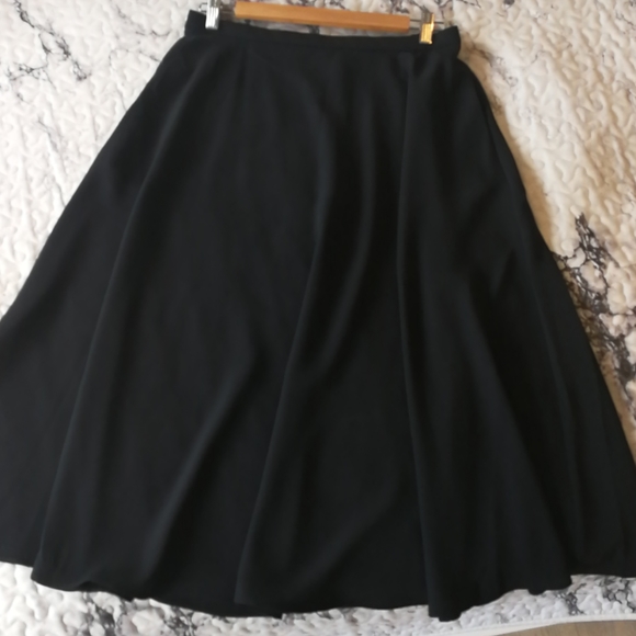 Uniqlo maxi skirt - Picture 3 of 5